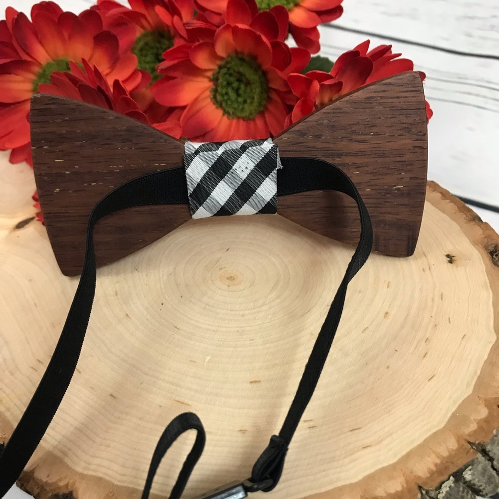 Rough-Hewn Gentleman Wooden Butterfly Bow Tie - Picture 4 of 8